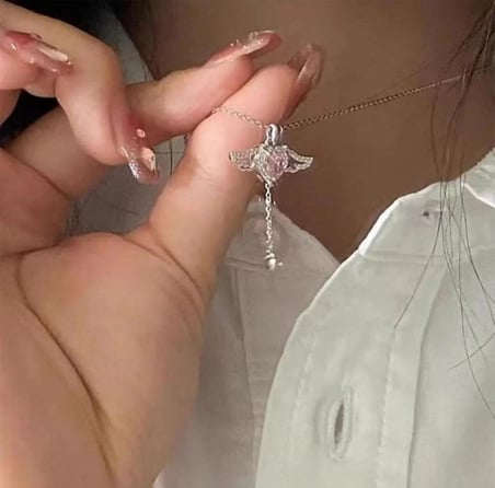 Evçem Kalp Detaylı Melek Kanadı Tasarım Pembe Zirkon Taşlı Kararmaz Gümüş Kaplama Kolye EVCEM