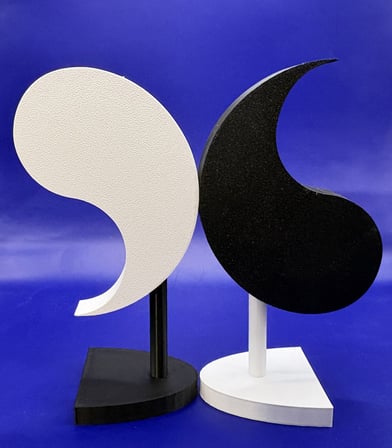 Bezos 3D Baskı Yin Yang Dekoratif Obje Denge Temalı İki Parçalı Masa ve Raf Süsü EVCEM
