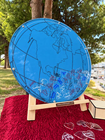 Kişiye Özel Dünya Haritalı Full Pleksi Yuvarlak Öğretmenler Günü Anı Kutusu (50cm)