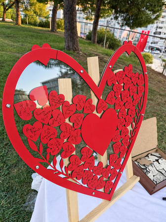 Kişiye Özel Kırmızı Zeytin Dalı Desenli Kalp Anı Kutusu (58cm)
