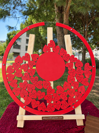 Kişiye Özel Kırmızı Yuvarlak Anı Kutusu (50cm) (İçi Yuvarlak İsimlikli)