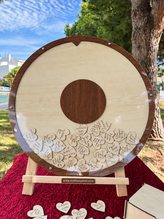Kişiye Özel Akçaağaç Zeminli Ceviz Çerçeveli Yuvarlak Anı Kutusu (50cm) (İçi Yuvarlak İsimlikli)