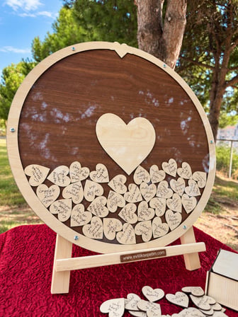 Kişiye Özel Ceviz Zeminli Akçaağaç Çerçeveli Yuvarlak Anı Kutusu (50cm) (İçi Kalp İsimlikli)