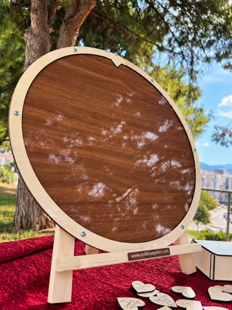 Kişiye Özel Ceviz Zeminli Akçaağaç Çerçeveli Yuvarlak Anı Kutusu (50cm) (İçi Açık Tasarım)