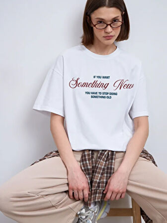 Unisex Pamuklu Beyaz Oversize "Something New" Baskılı Bisiklet Yaka Rahat T-shirt