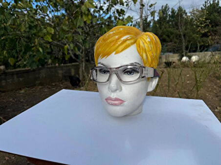 Çocuk Sporcu Gözlüğü – Darbeye Dayanıklı, Numaralı Olabilir, Kılıf + Sprey + Bez Hediyeli