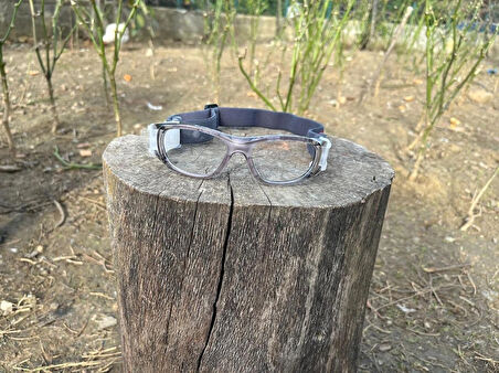 Çocuk Sporcu Gözlüğü – Darbeye Dayanıklı, Numaralı Olabilir, Kılıf + Sprey + Bez Hediyeli