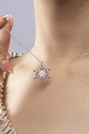 925 Ayar Gümüş Manolya Detaylı Karçiçeği Kadın Kolye