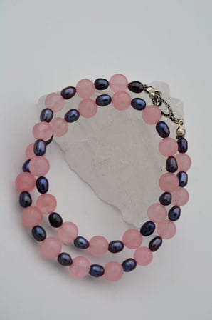 STONEAGE Pembe Kuvars Hematit Taşlı T Kilit Şifa Kolyesi
