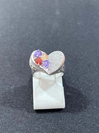 Kalp Tasarımlı Gümüş Kadın Yüzük