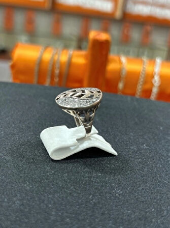 Oyma Yuvarlak Yapraklı Taşlı Gümüş Kadın Yüzük