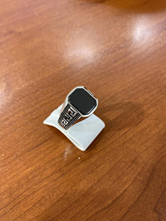 Motifli Siyah Taşlı Gümüş Erkek Yüzük