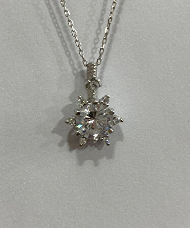 Aşk Yıldızı Modeli Beyaz Taşlı Gümüş Şans Kolyesi