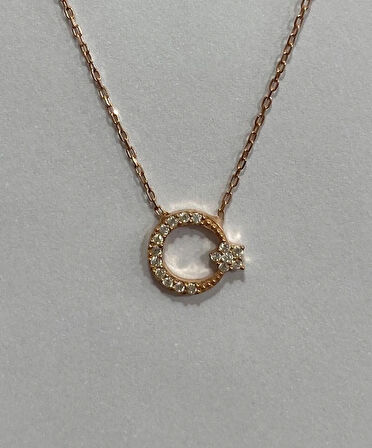 Bayraklı Beyaz Taşlı Gümüş Şans Kolyesi