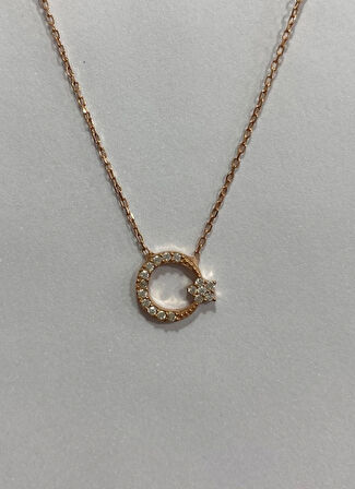 Bayraklı Beyaz Taşlı Gümüş Şans Kolyesi