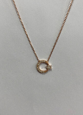 Bayraklı Beyaz Taşlı Gümüş Şans Kolyesi