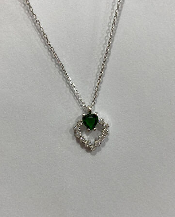 Kalpli Yeşil Taşlı Gümüş Şans Kolyesi