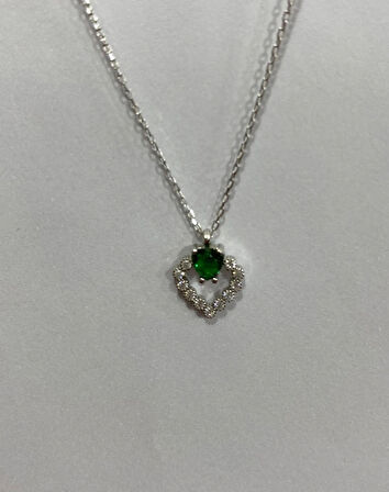 Kalpli Yeşil Taşlı Gümüş Şans Kolyesi