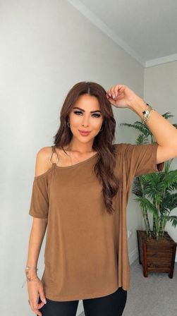 Kadın Kısa Kollu Tek Omuzdan Askılı Toka Detaylı Viskon Bluz