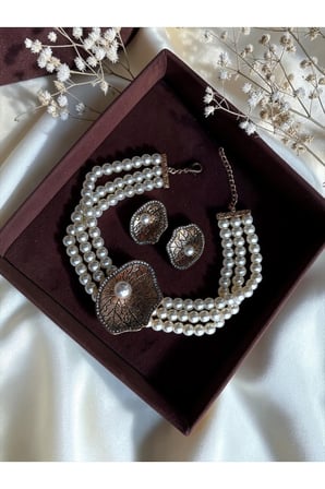 Zirkon Taşlı Choker İnci Kolye ve İnci Küpe Seti Deniz Kabuğu Figürlü