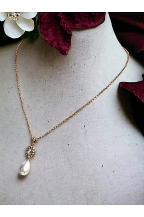 Oval Kristal Taşlı Mayorka İnci Kolye