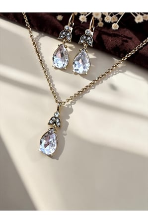 Kristal Taşlı Su Damlası Sallantılı Küpe ve Kolye Seti