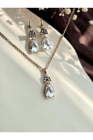 Kristal Taşlı Su Damlası Sallantılı Küpe ve Kolye Seti