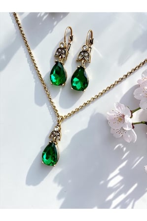Kristal Taşlı Su Damlası Sallantılı Küpe ve Kolye Seti