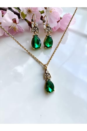 Kristal Taşlı Su Damlası Sallantılı Küpe ve Kolye Seti
