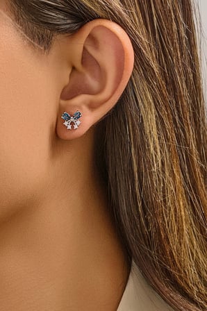 Topaz ve Zirkon Taşlı Fiyonk Figürlü Minimal Küpe