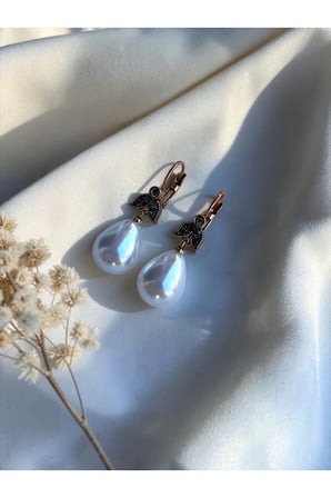 Zirkon Taşlı Yaprak Figür Sallantılı İnci Küpe