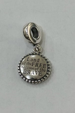Cesur Sallantılı Charm
