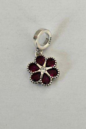  Kırmızı Papatya Charm