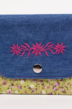 Kadın Cüzdanı Denim Kumaş Çiçek Nakışlı Çift Bölmeli 13x11 cm