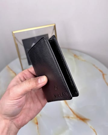 Erkek Kartlık – Parlak Siyah İnce Hakiki Deri | 2004