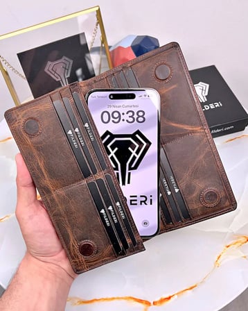 Telefon Bölmeli Cüzdan Hakiki Deri – El Tutamaçlı Kahve Renk | 2028