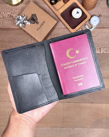 Pasaport Kabı ve Valiz Etiketi Hakiki Deri 2038 – Parlak Siyah