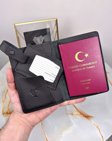 Pasaport Kabı ve Valiz Etiketi Hakiki Deri 2038 – Siyah