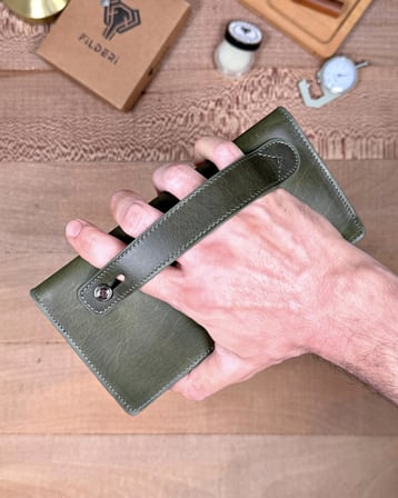 Yeşil Hakiki Deri, Telefon Bölmeli Büyük Fermuarlı Cüzdan | 2040