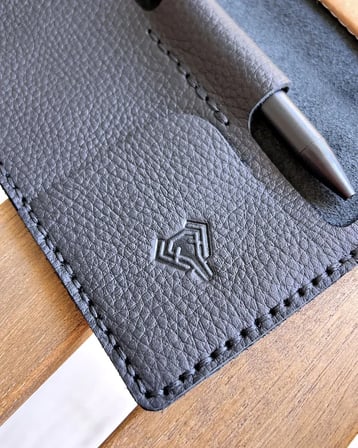 Defter Kılıfı – Siyah Renk Hakiki Deri, Kapaklı Model | 2051