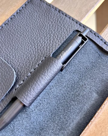 Defter Kılıfı – Siyah Renk Hakiki Deri, Kapaklı Model | 2051