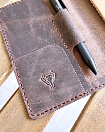 Defter Kılıfı – Kahve Renk Hakiki Deri, Kapaklı Model | 2051