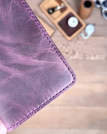 Defter Kılıfı – Mürdüm Renk Hakiki Deri, Kapaklı Model | 2051