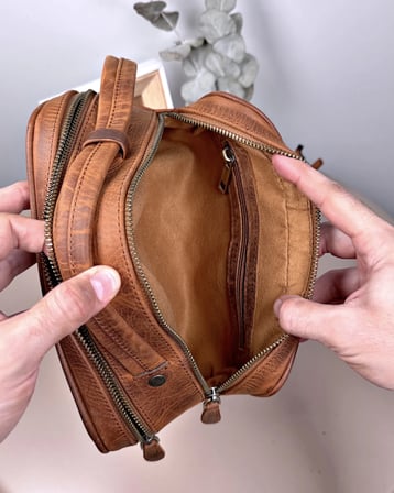 Büyük Erkek El Çantası – Hakiki Deri Fındık Renk | 2104