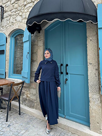 Yakası ve Kolları Taş Detaylı Desenli Jakar Kumaş İkili Takım Tesettür Uyumlu Bluz Etek İkili Takım