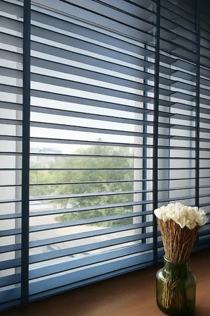 Antrasit Gerçek Ahşap Jaluzi 50mm Zincirli Redüktörlü Kurdelalı AJS1002