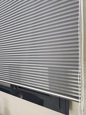 İnce Zebra Çizgili Çift Mekanizmalı Tül ve Stor perde TS2025