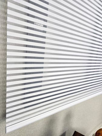 İnce Zebra Çizgili Tül ve Işık Geçirmez Blackout Stor perde TS2025BL