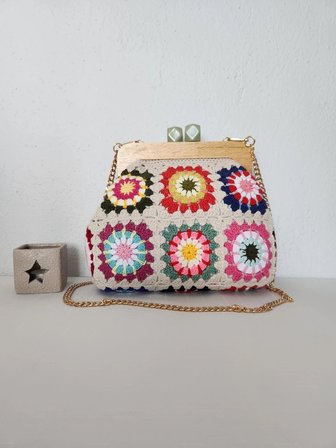 Motifli Ahşap Burslu El Çantası Çok Renkli