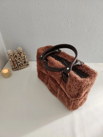  Bottega Veneta Model, Kahve, Peluş, Kadın El Çantası 